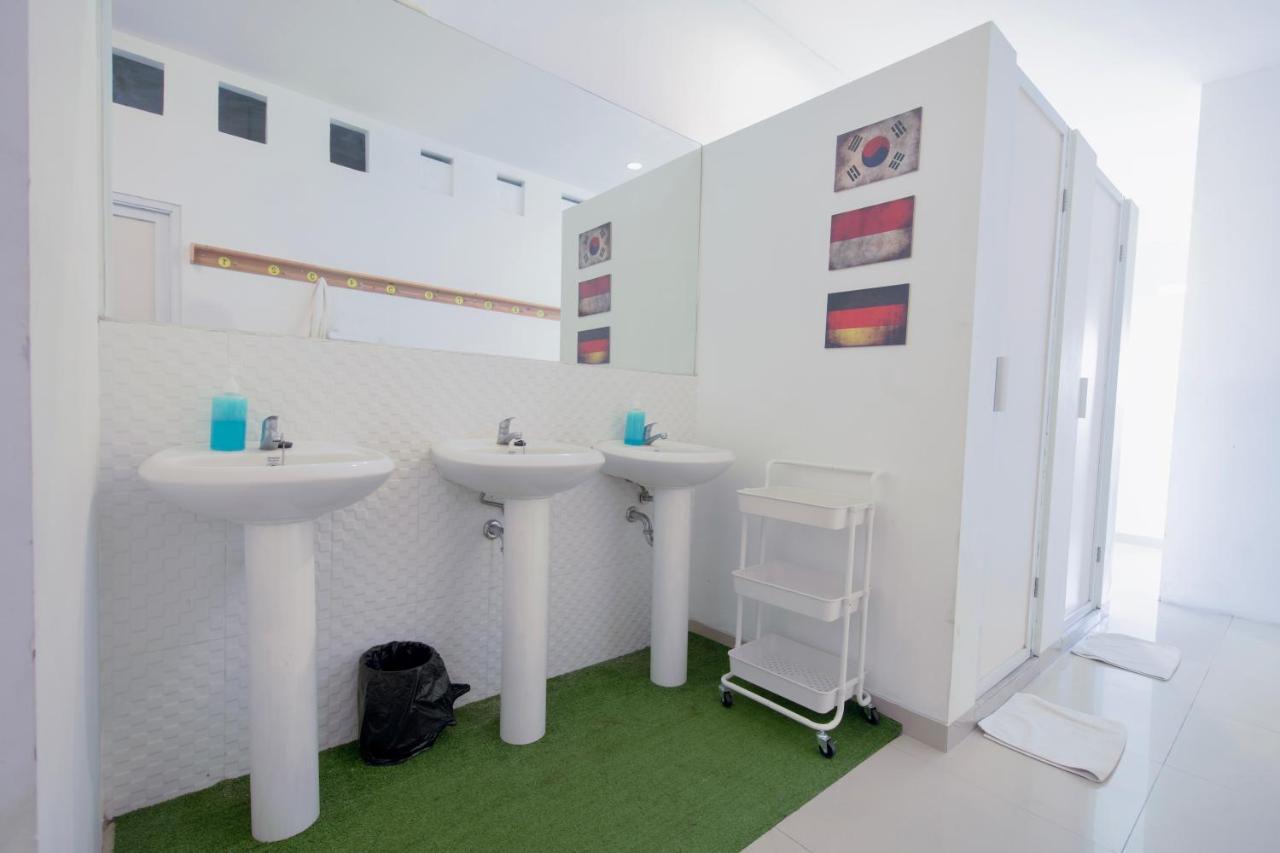 Capsule Inn Bali Legian  Exterior photo